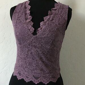 Reoria NEW WITHOUT TAGS, size S, plum color, lace, v-neck, crop top